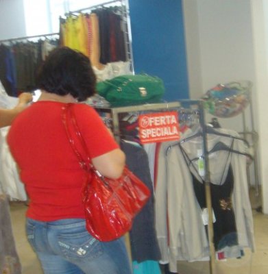 Dosare penale pentru furturi de îmbrăcăminte